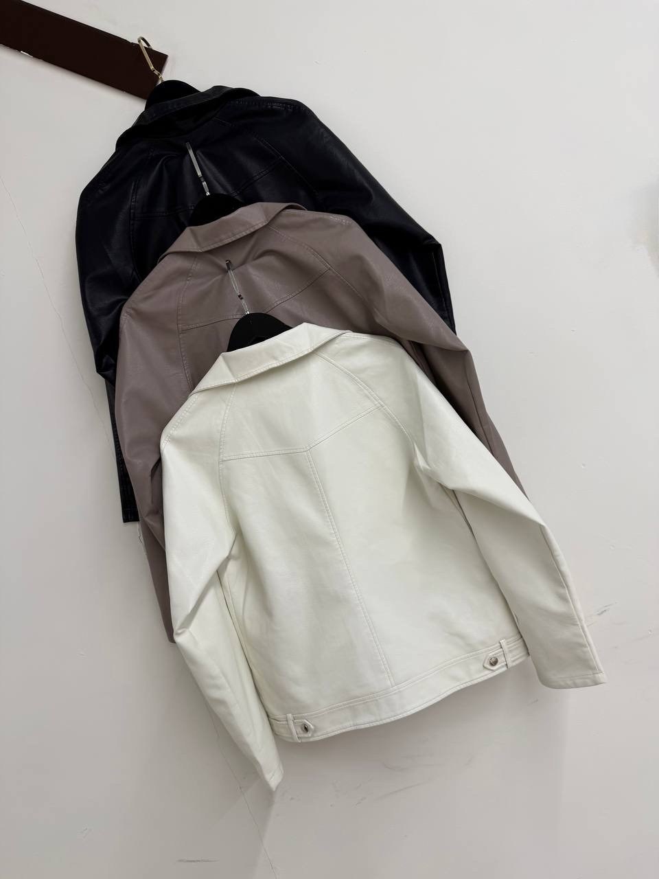 женская куртка из искусственной кожи,кожаная куртка женская,косуха куртка,белая кожаная куртка,женская байкерская куртка из искусственной кожи