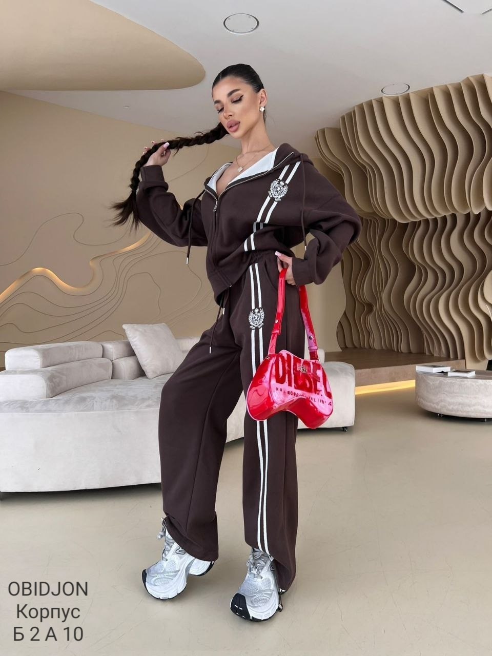 спортивный костюм адидас красный женский,красный костюм адидас ориджинал,loro piana женский красный костюм,женский спортивный костюм,красный женский спортивный костюм adidas