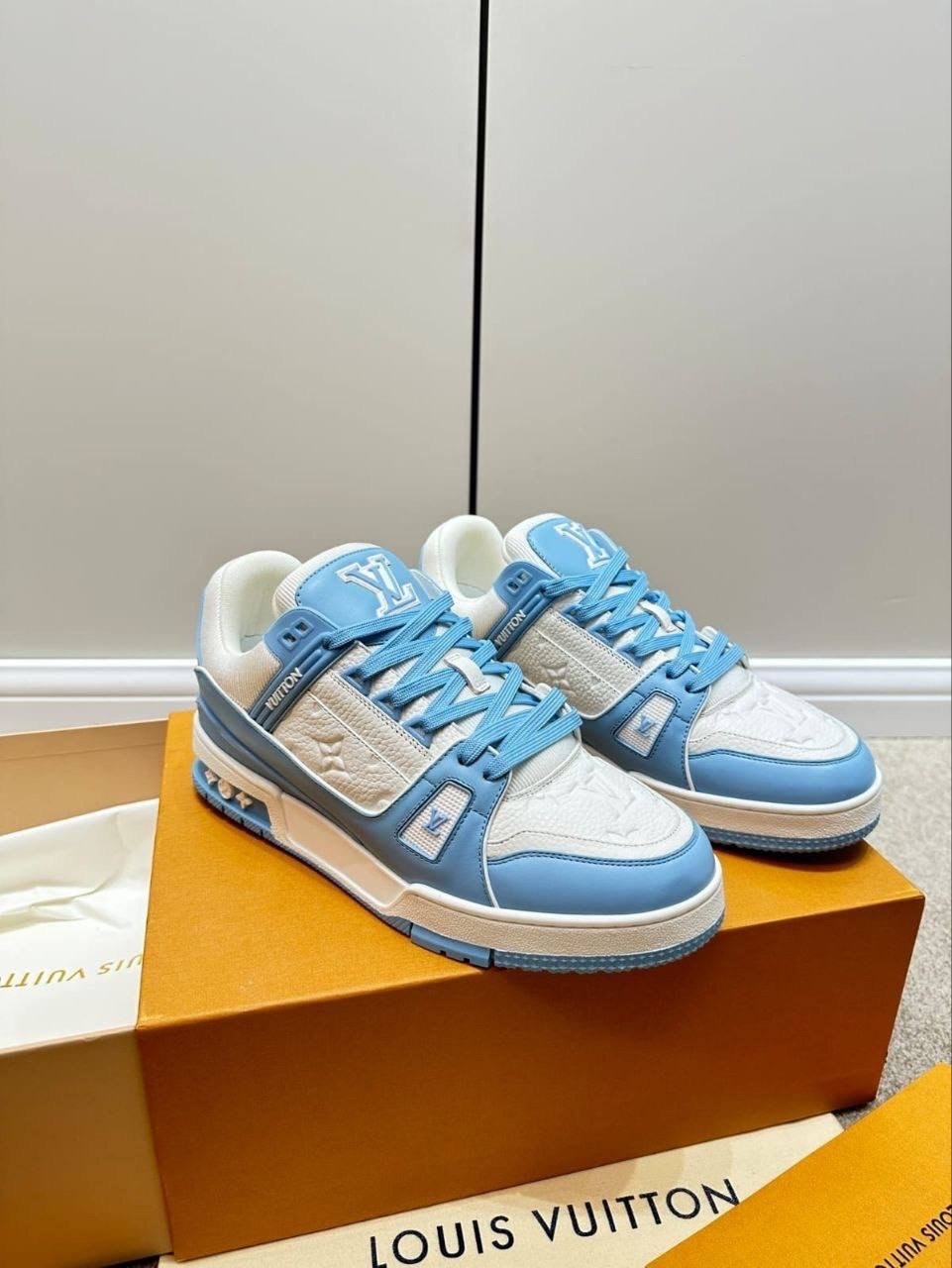 кроссовки louis vuitton trainer,луи виттон кроссовки голубые,кроссовки луи виттон женские,louis vuitton кроссовки,кеды луи виттон