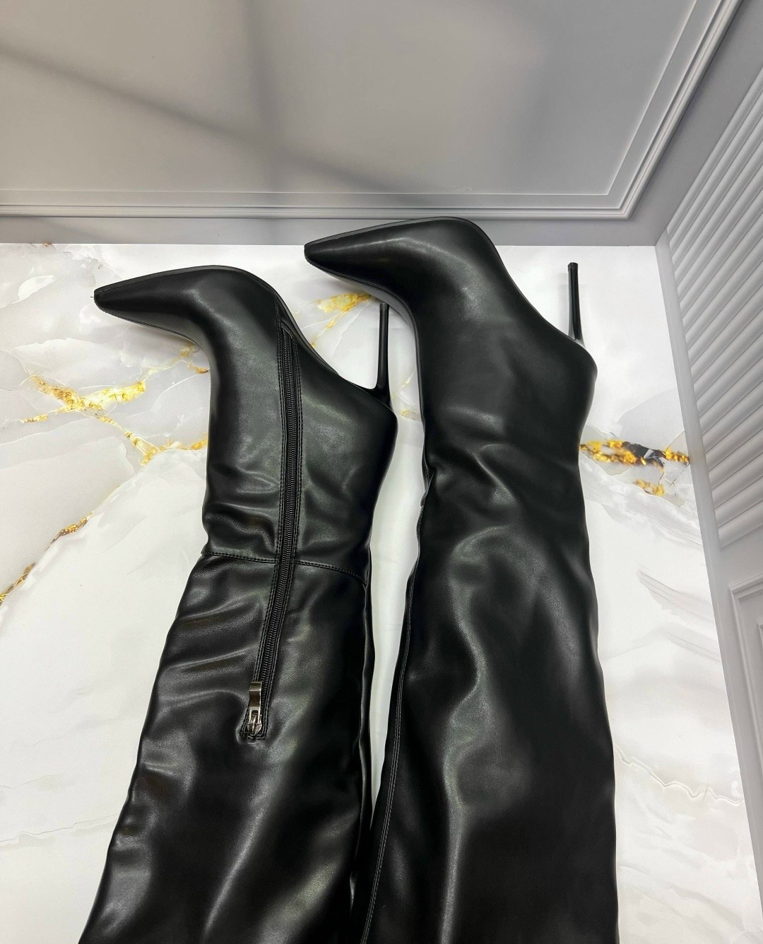 ботфорты на шпильке,ботфорты лаковые на шпильке,демисезонные ботфорты на шпильке,сапоги высокие,шикарные сапоги