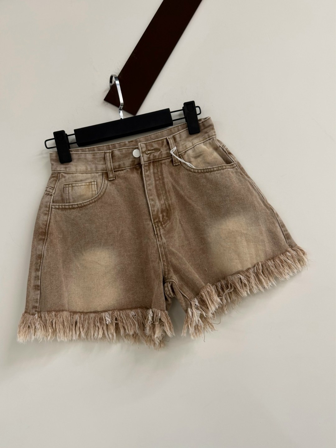 женские шорты,джинсовые шорты,женские шорты джинсовые,джинсовые шорты с бахромой,женские джинсовые шорты с кисточками