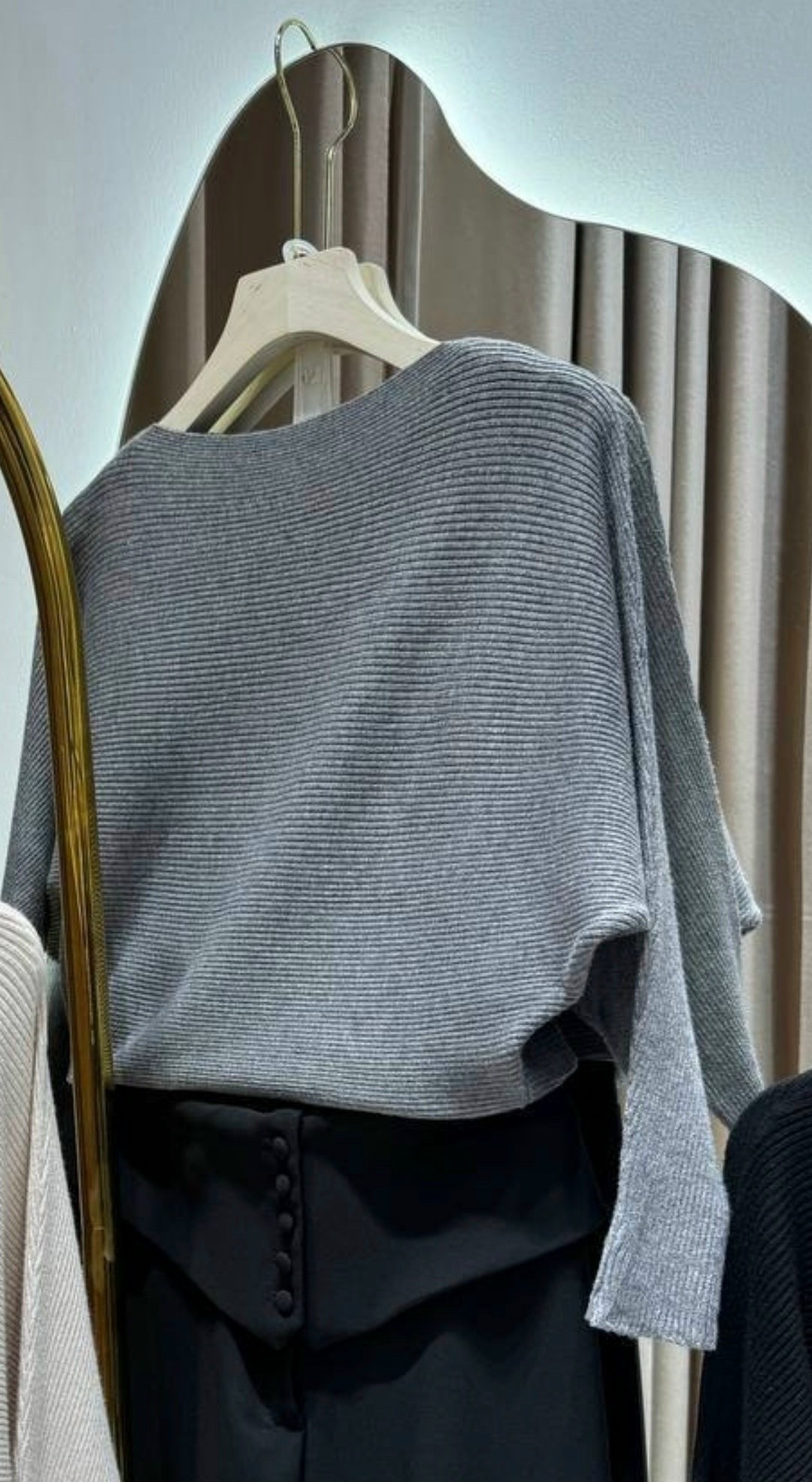 джемпер оверсайз,одежда кэжуал,джемпер женский оверсайз,женский свитер оверсайз