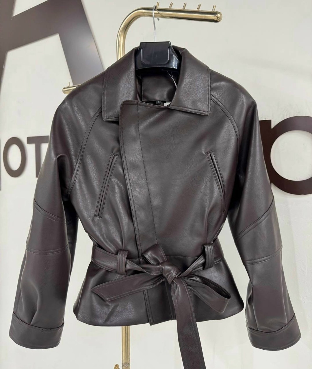 кожаная куртка женская hers 52726 коричневая m,женская кожаная куртка,кожаная куртка,женская куртка из искусственной кожи,куртка с поясом