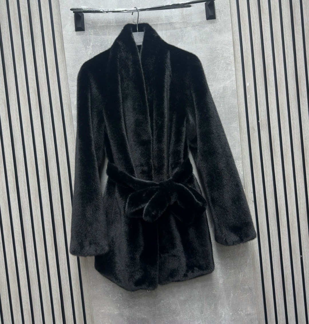 шуба белая,шубка,шуба норковая белая,костюм из трикотажной альпаки,шуба норковая