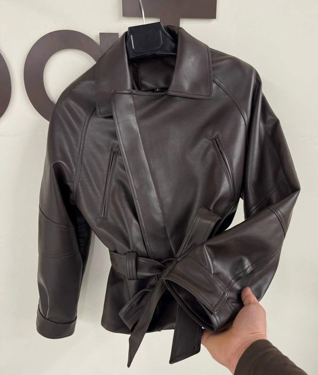 кожаная куртка женская hers 52726 коричневая m,женская кожаная куртка,кожаная куртка,женская куртка из искусственной кожи,куртка с поясом