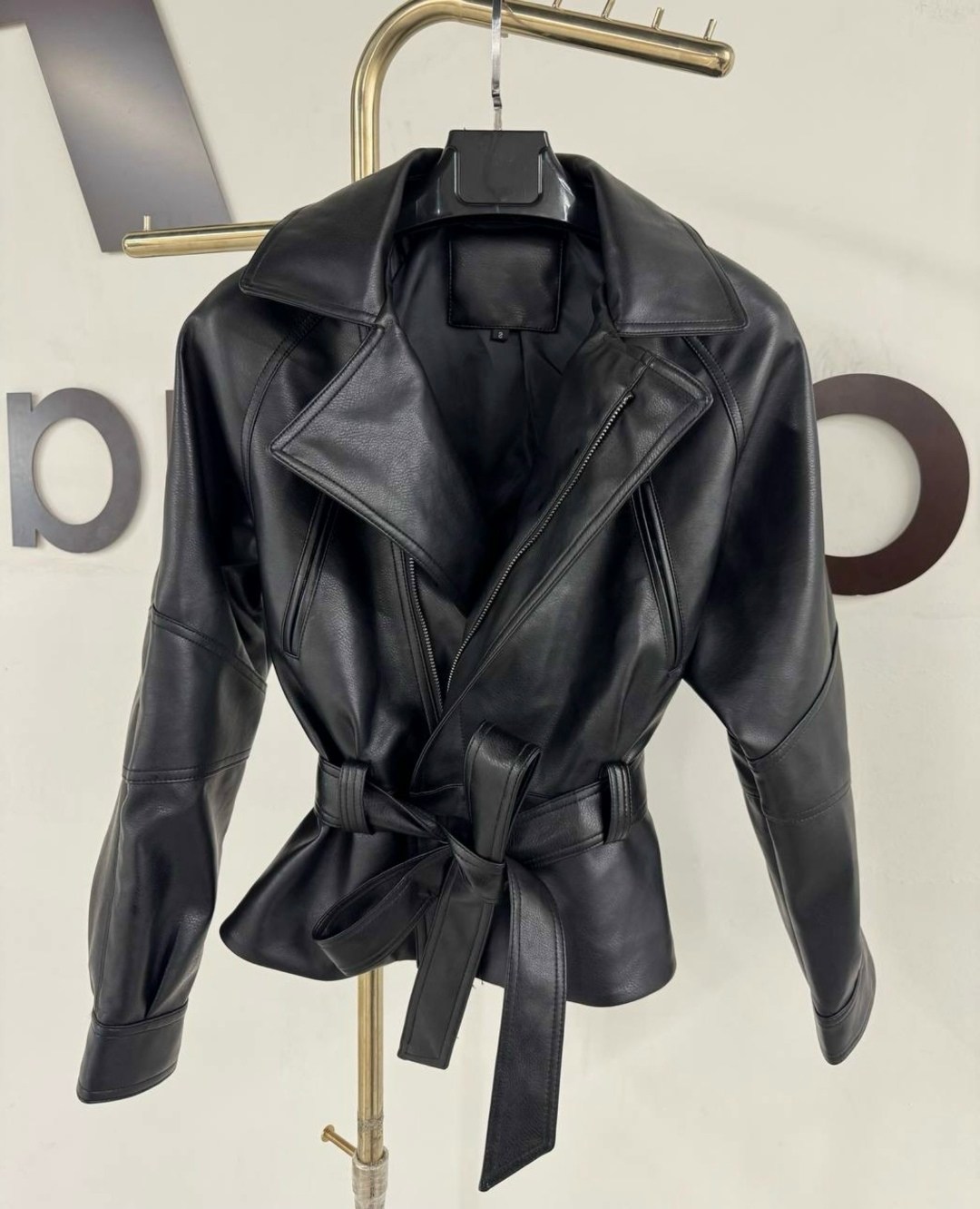 кожаная куртка женская hers 52726 коричневая m,женская кожаная куртка,кожаная куртка,женская куртка из искусственной кожи,куртка с поясом