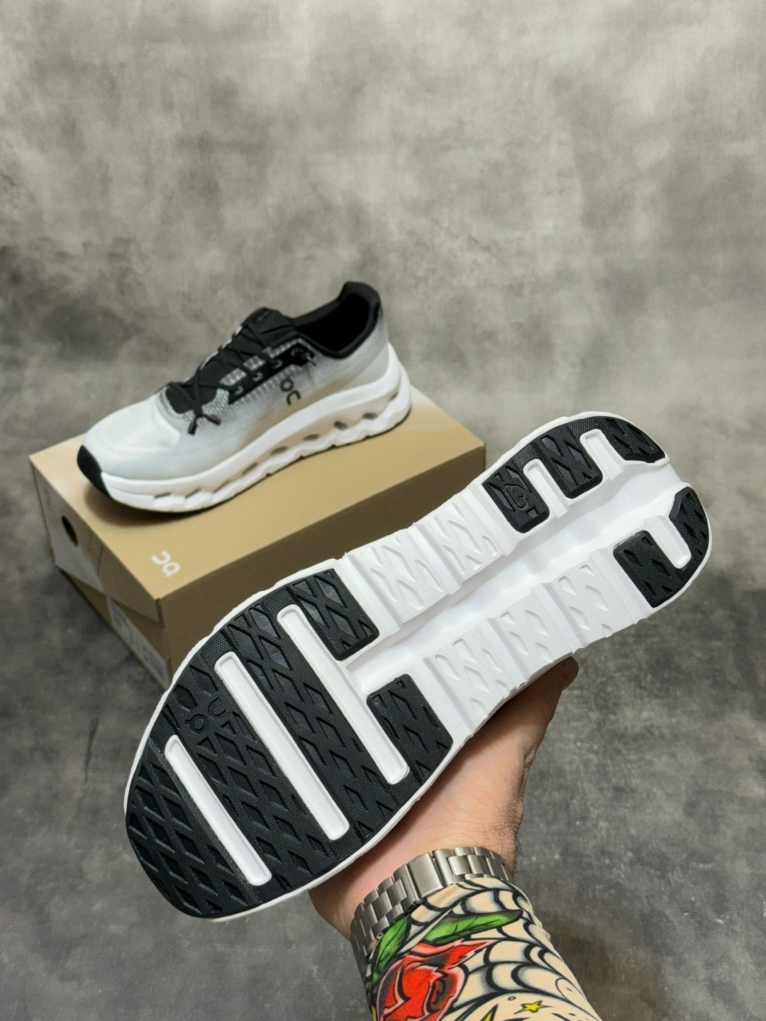 кроссовки cloudmonster бело-серый on,кроссовки on cloudtilt 'black ivory' белый/черный,кроссовки,дышащие кроссовки,женские кроссовки