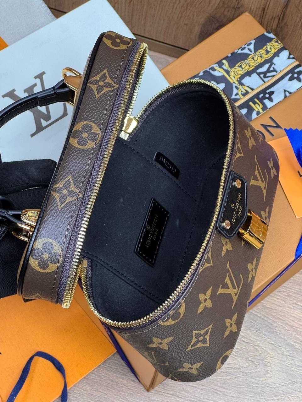 сумка женская louis vuitton,louis vuitton сумка,louis vuitton женская сумка через плечо с,louis vuitton сумка на плечо ведро,louis vuitton косметичка