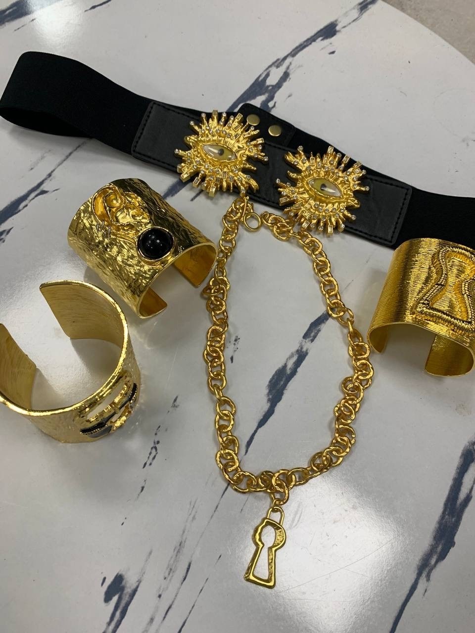 украшения браслеты,широкие браслеты,украшения ювелирные,золотые украшения для женщин,браслет версаче женский