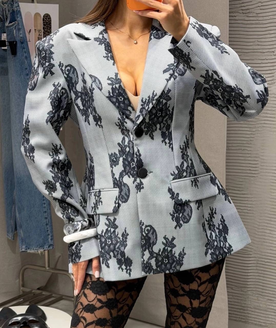 стильные наряды,женский пиджак,приталенный пиджак с змеиным принтом,пиджак