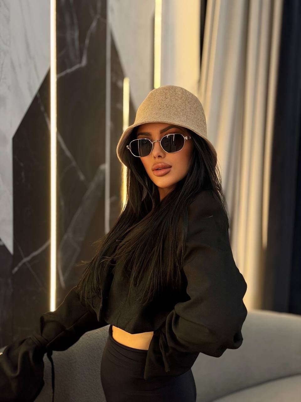 стильная одежда,летние головные уборы,женщина красивая,модный шопинг