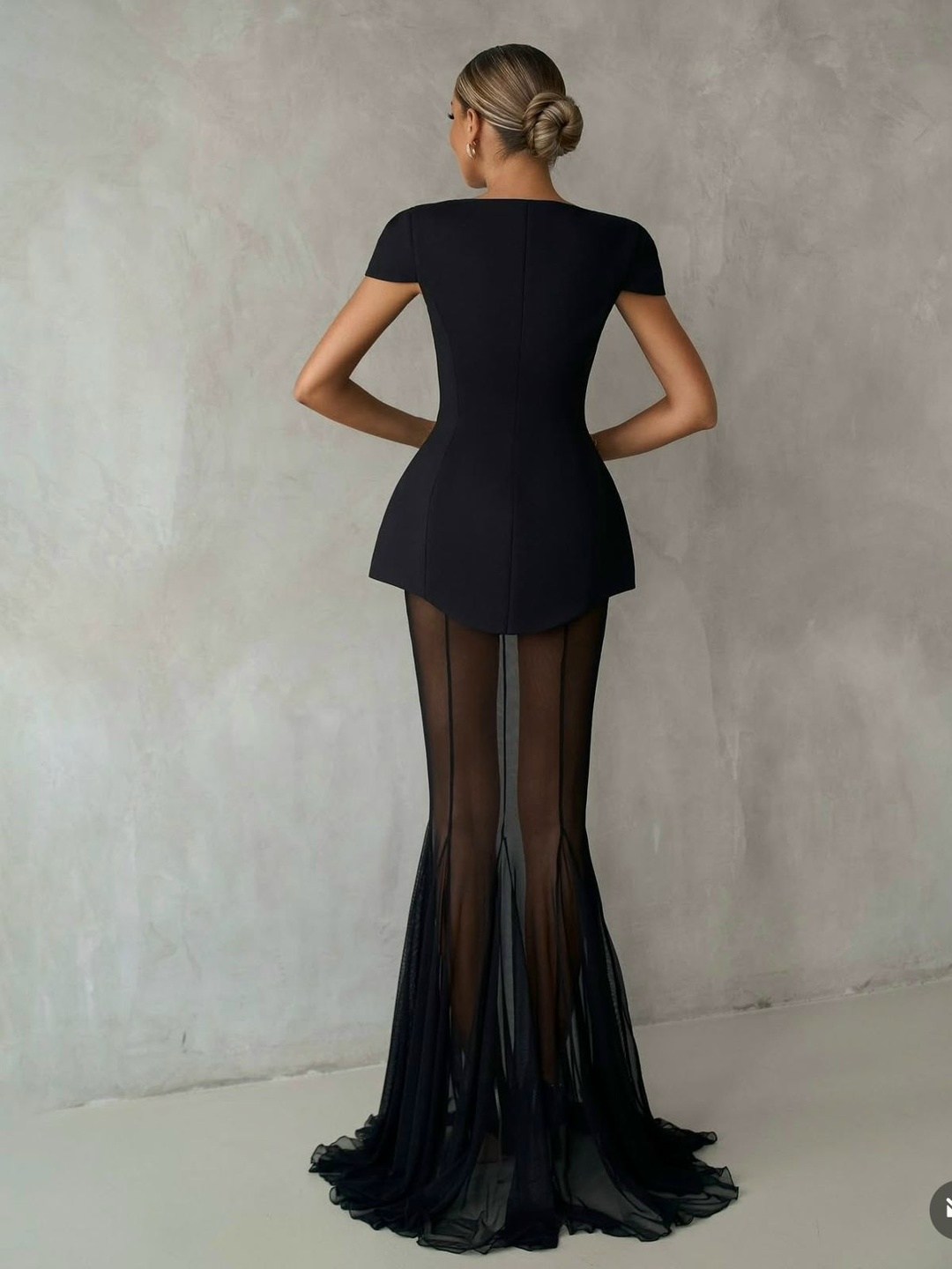 вечерние платья,длинное вечернее платье,черное вечернее платье,черное полупрозрачное платье,роскошное вечернее платье с открытыми плечами