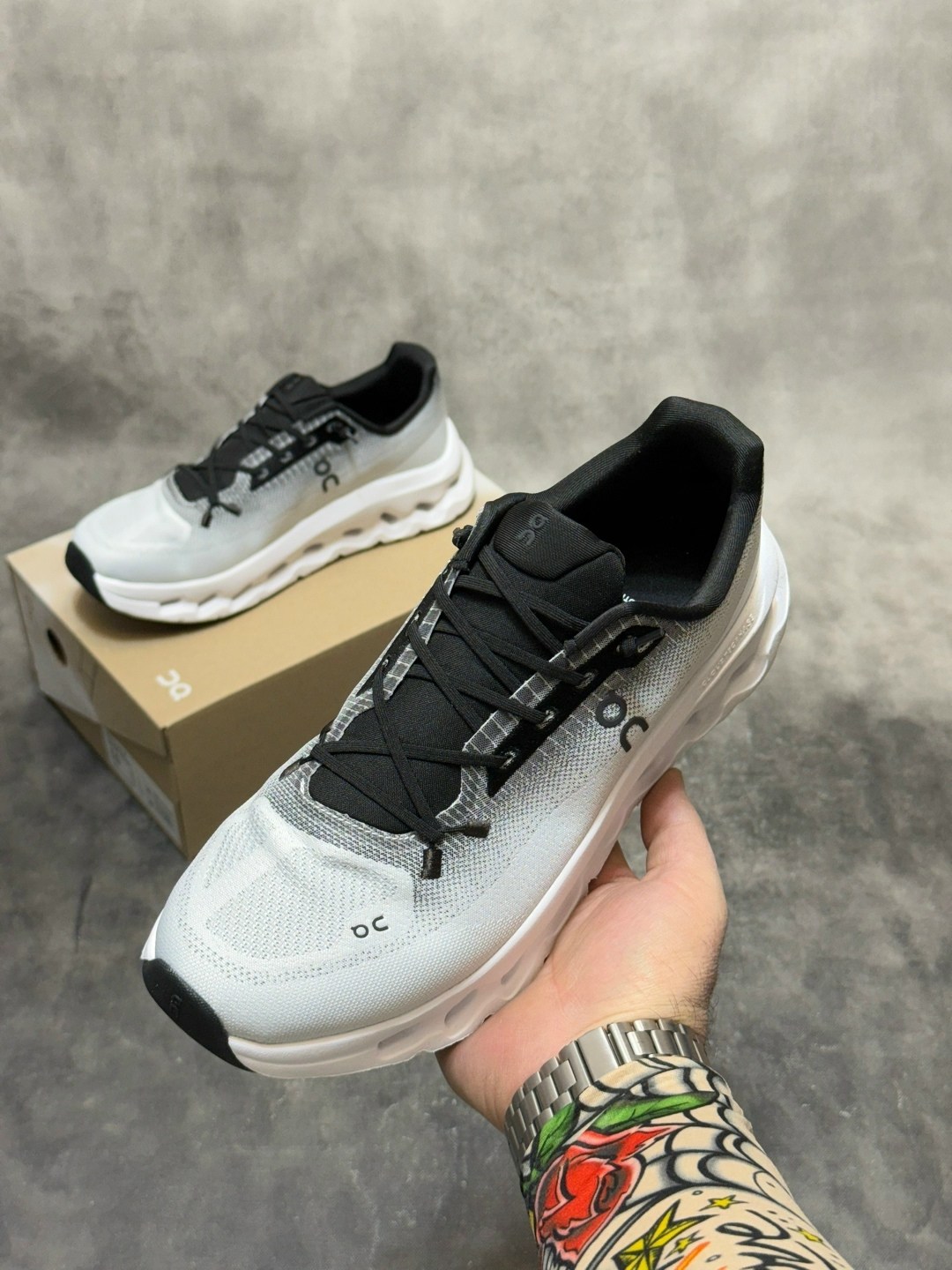 кроссовки cloudmonster бело-серый on,кроссовки on cloudtilt 'black ivory' белый/черный,кроссовки,дышащие кроссовки,женские кроссовки