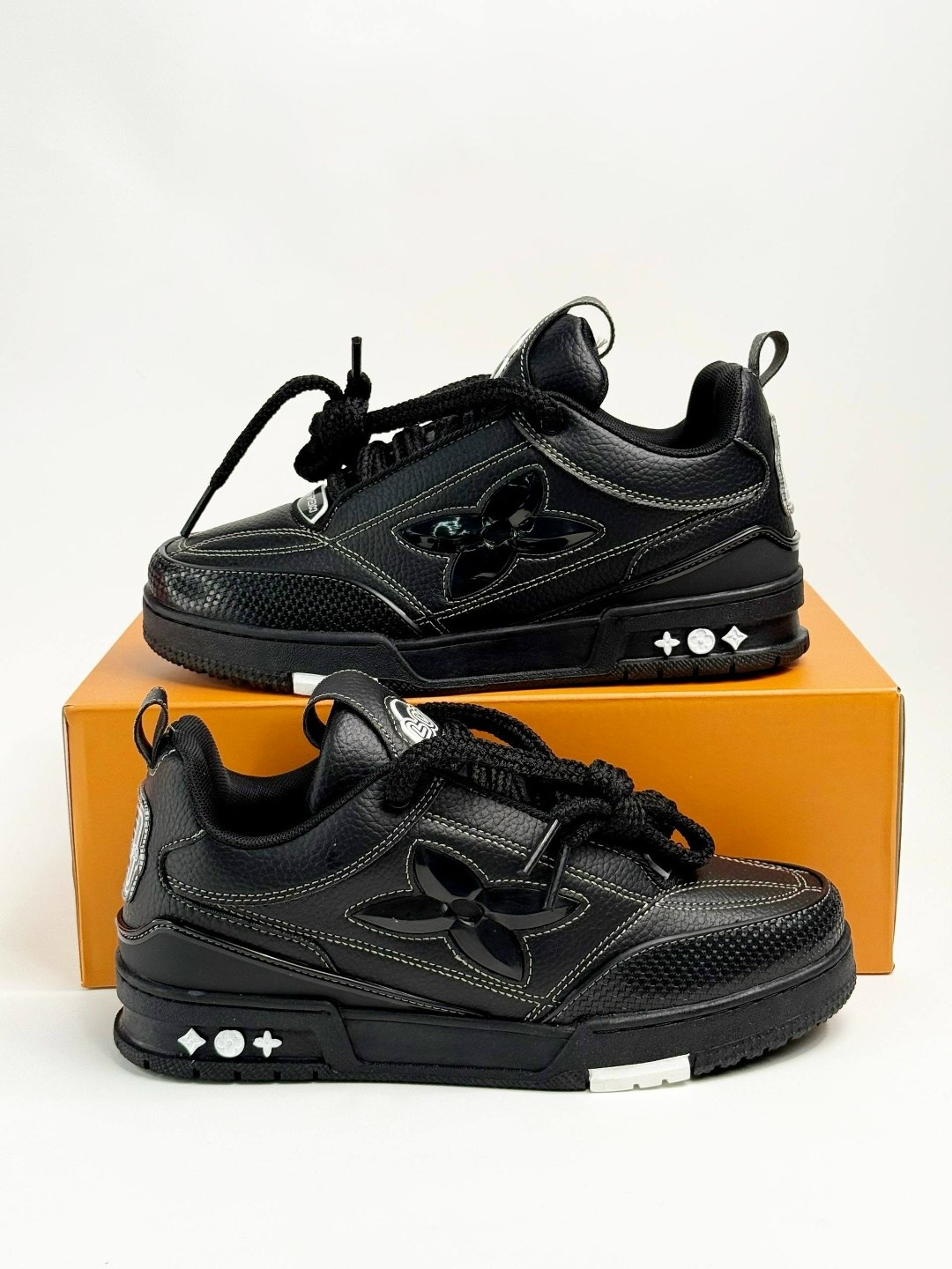 кроссовки louis vuitton skate sneaker black черный,кроссовки louis vuitton skate sneaker oversized flower-black черный,кроссовки louis vuitton,мужские лаковые черные кроссовки louis vuitton trainer,кр