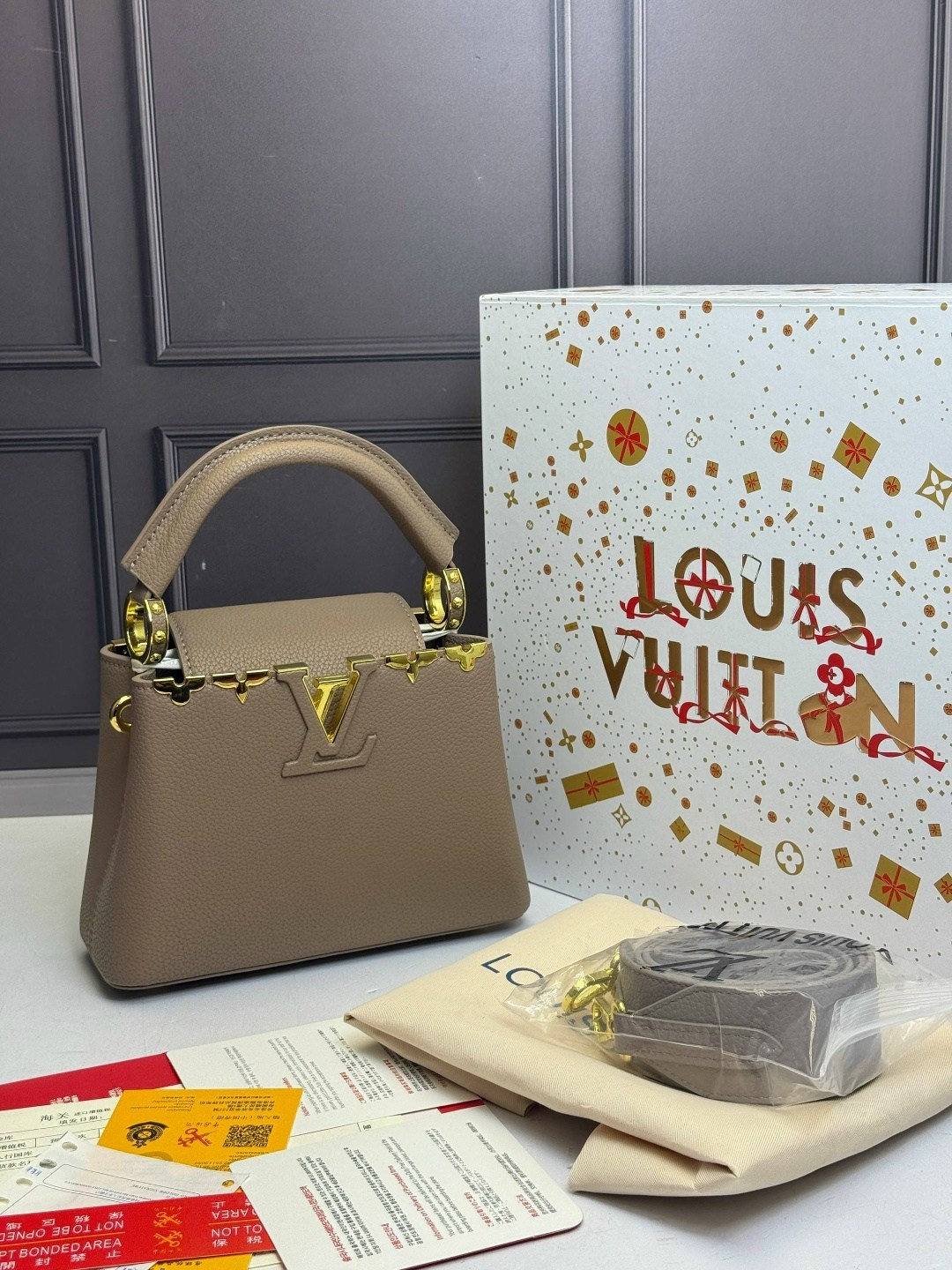сумка женская louis vuitton,сумка louis vuitton,сумка louis vuitton capucines,louis vuitton сумка на плечо,louis vuitton бежевая кожаная сумка с короткими ручками capucines для женщин