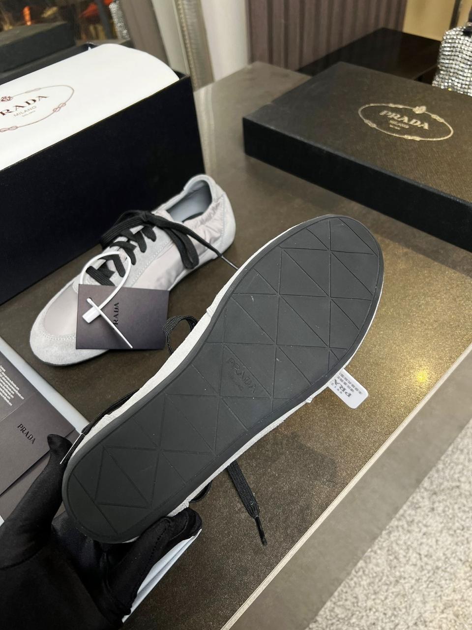 ,кроссовки prada,лоферы prada,prada туфли,кроссовки prada женские
