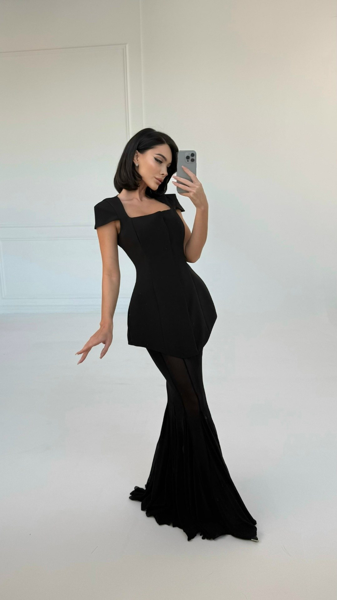 вечерние платья,длинное вечернее платье,черное вечернее платье,черное полупрозрачное платье,роскошное вечернее платье с открытыми плечами