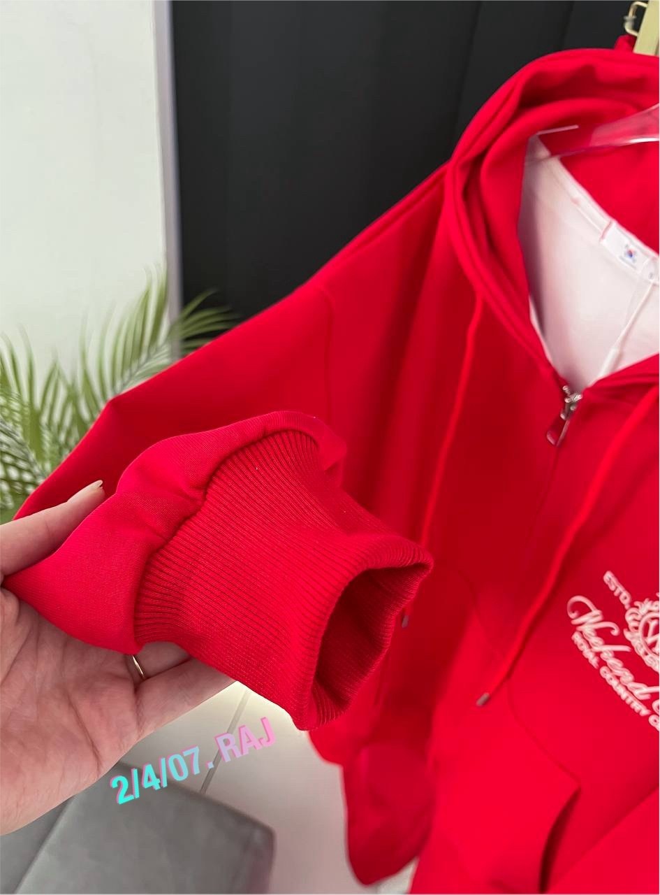 стильный спортивный костюм двойка miu miu,костюм женский спортивный,женский красный костюм miu miu,спортивный костюм,костюм женские спортивные костюмы