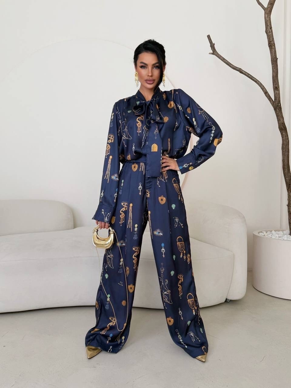 шелковый костюм в пижамном стиле,брючный костюм,костюм в пижамном стиле,костюм с брюками,костюм женский в пижамном стиле