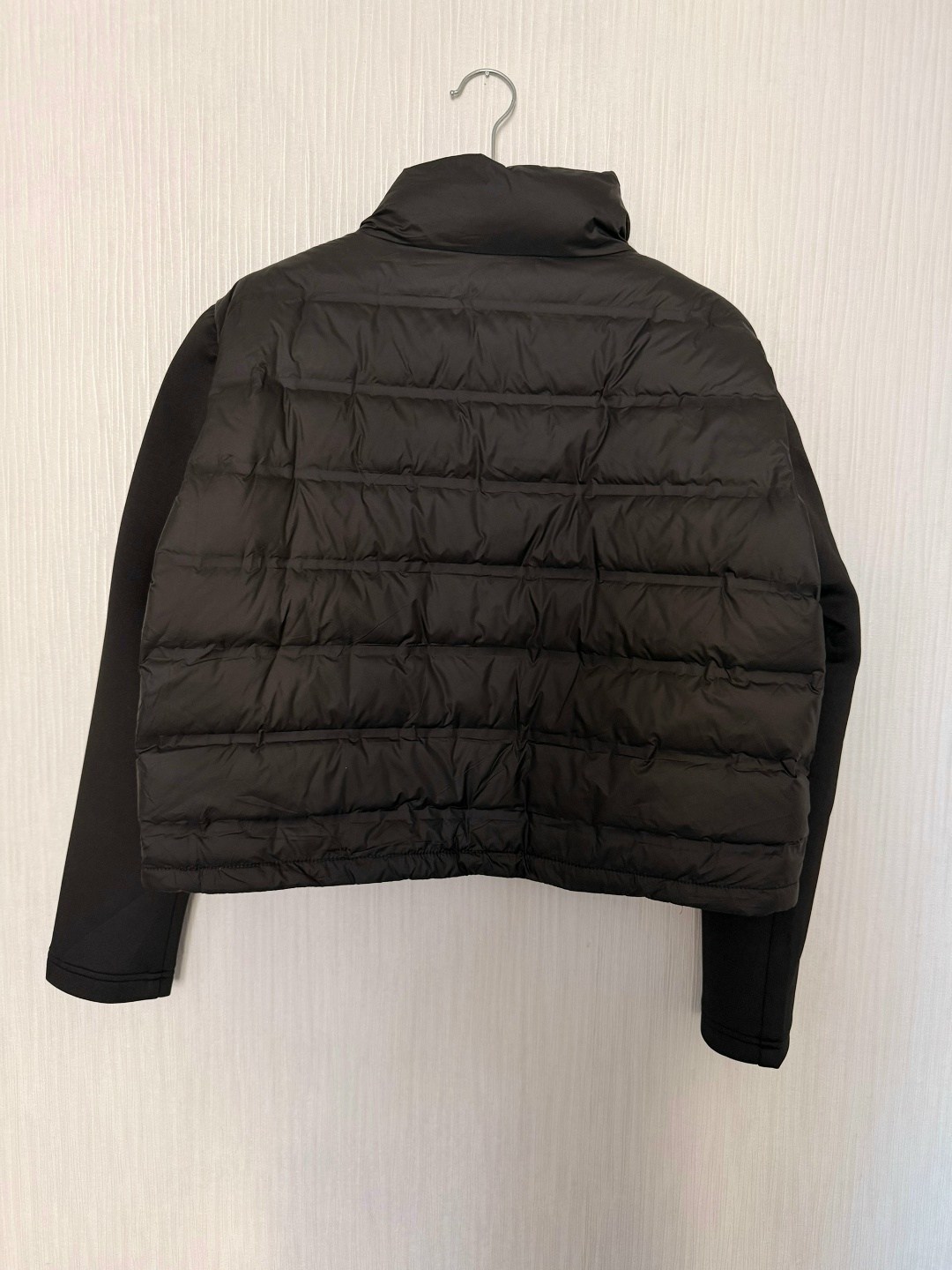 короткая куртка,комбинированная куртка,куртка женская,легкая куртка,черная куртка