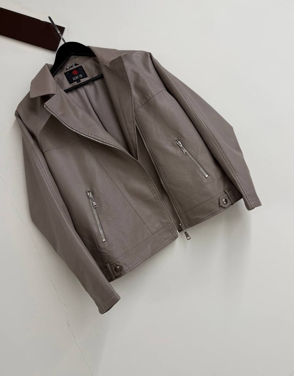 женская кожаная куртка,косуха кожаная куртка оверсайз queen sophie,кожаная куртка,косуха женская оверсайз куртка кожаная базовая,куртка кожаная косуха