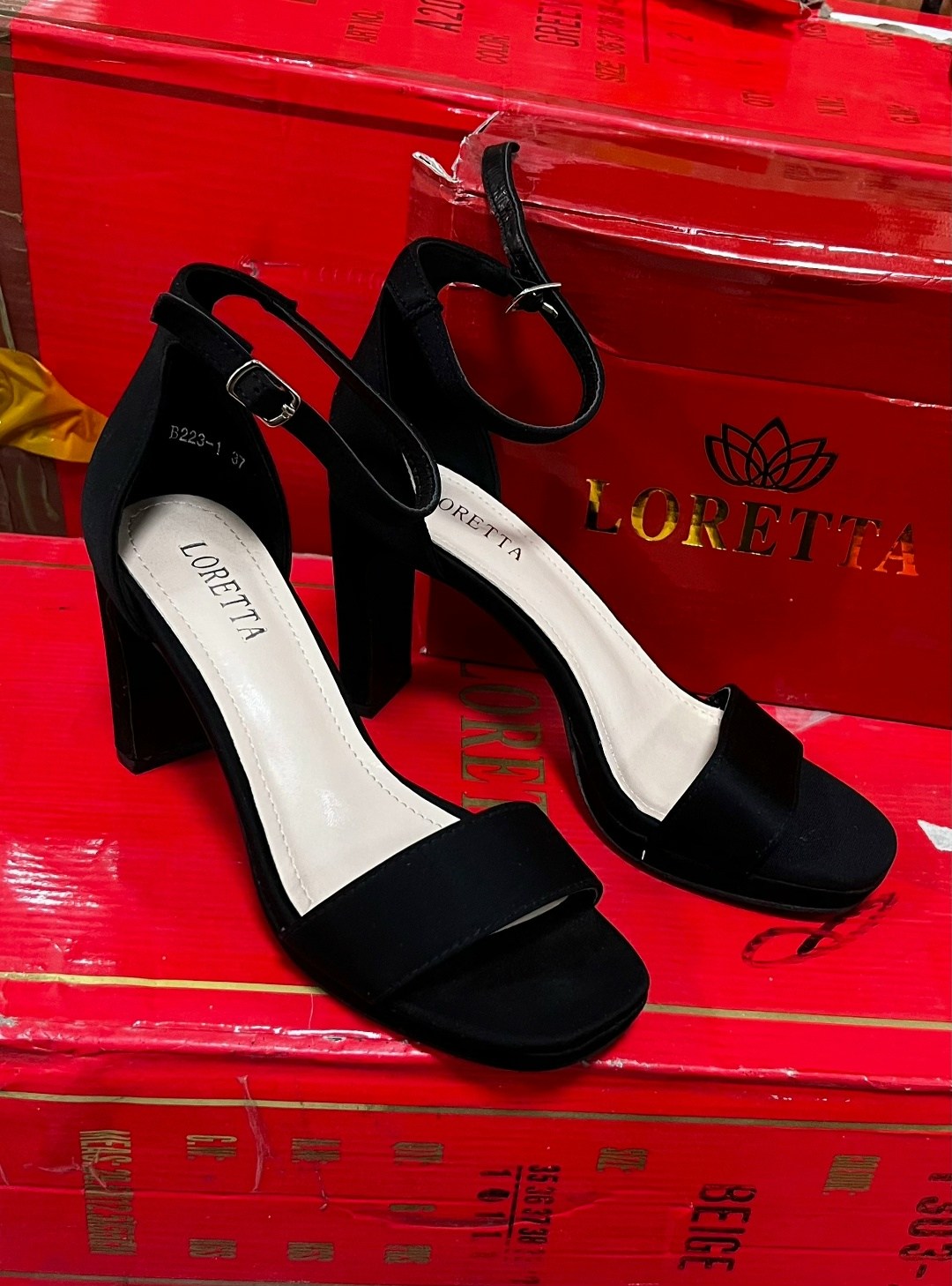 босоножки на каблуках,босоножки закрытые,босоножки женские,замшевые босоножки,черные босоножки