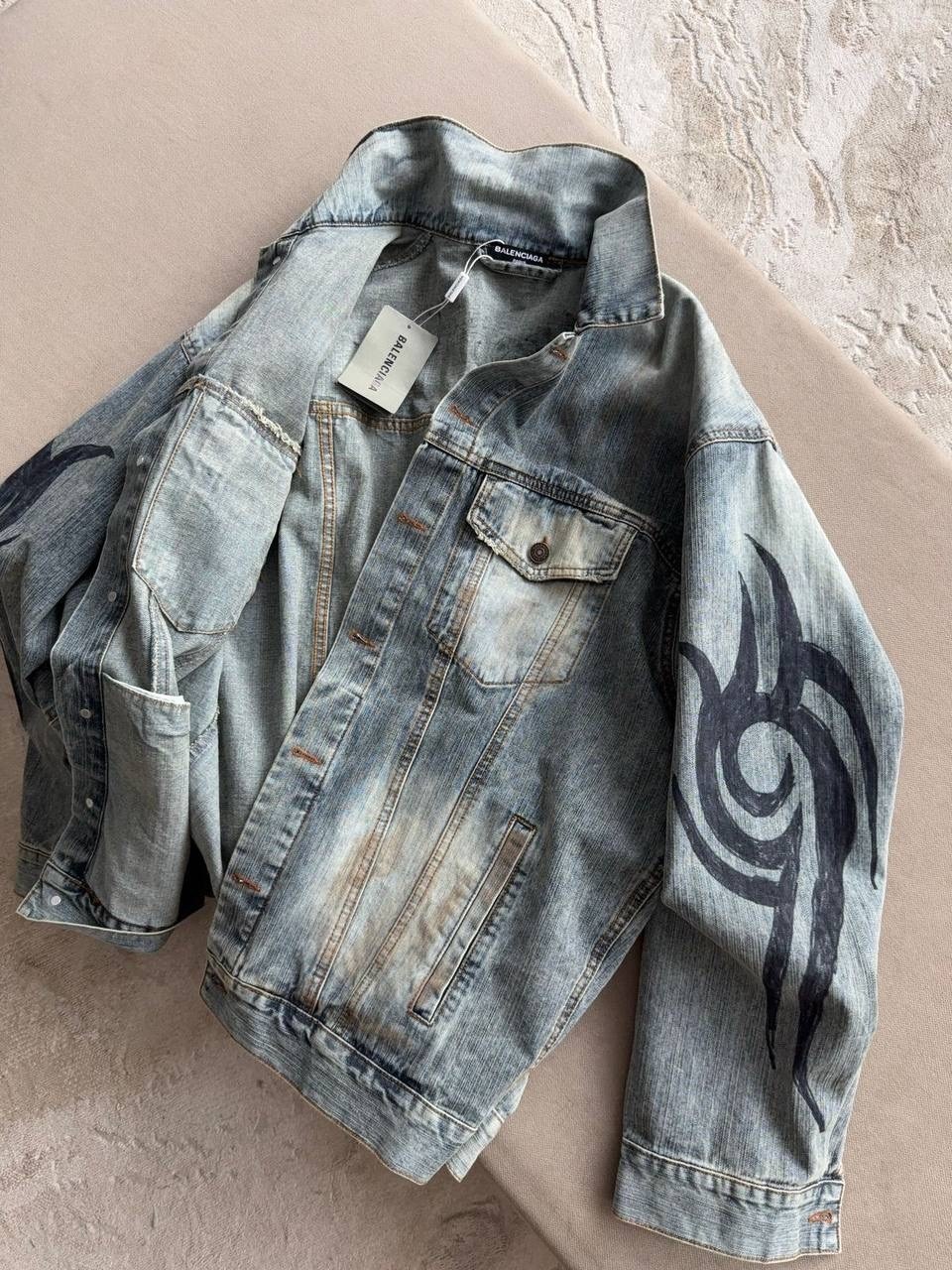 джинсовая куртка miu miu,женская джинсовая куртка,куртка джинсовый,джинсовая куртка свободная,джинсовая куртка женская оверсайз