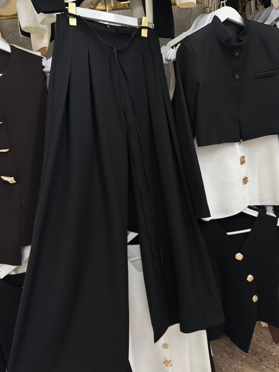 повседневные платья,женские костюмы,платье черное,школьный костюм,костюм