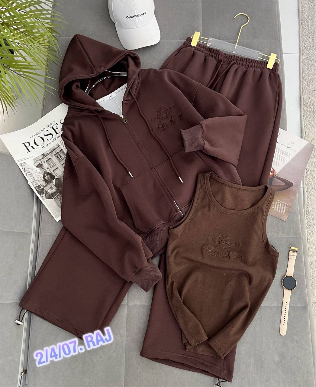 стильный спортивный костюм двойка miu miu,костюм женский спортивный,женский красный костюм miu miu,спортивный костюм,костюм женские спортивные костюмы