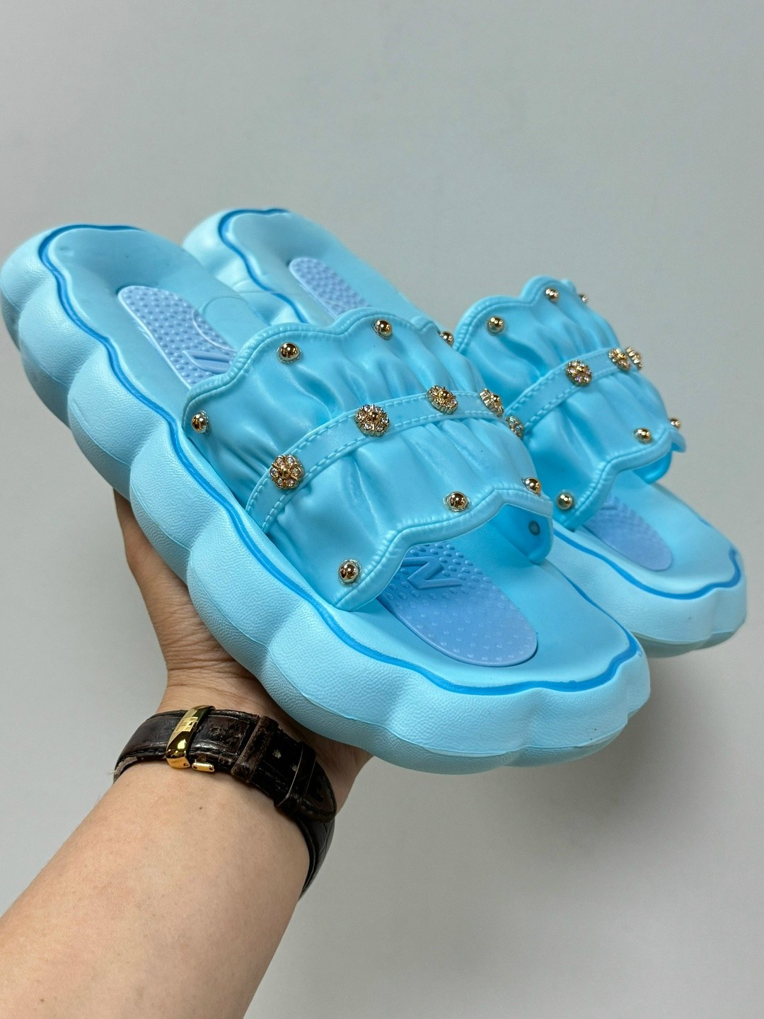 шлепанцы женские,,тапочки модные,женские тапки,женские тапочки