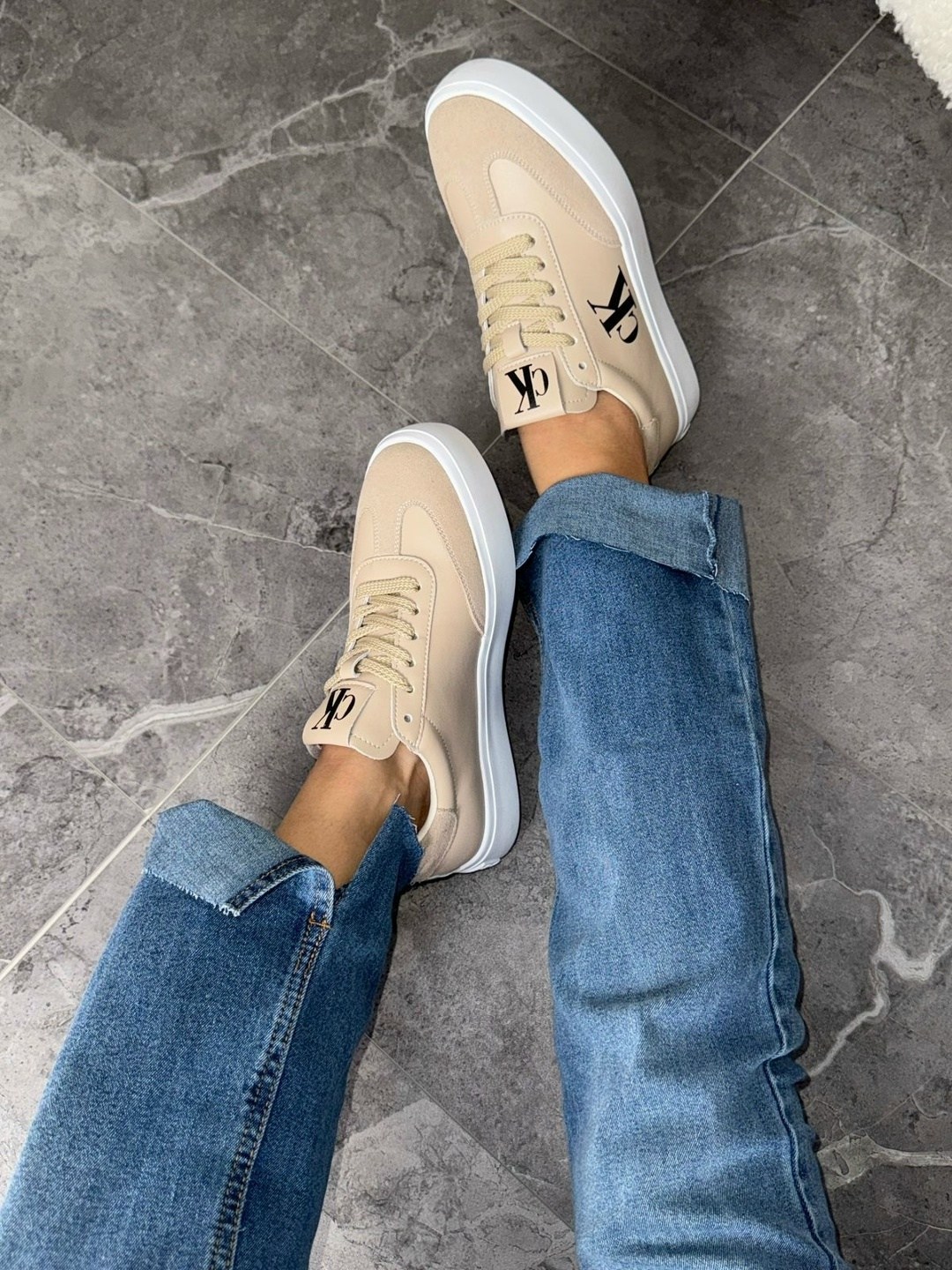 черные кеды с белой подошвой,,кеды чёрные на белой подошве topshoesby,кеды черные женские,мужские кроссовки черные из замши и белой подошвой