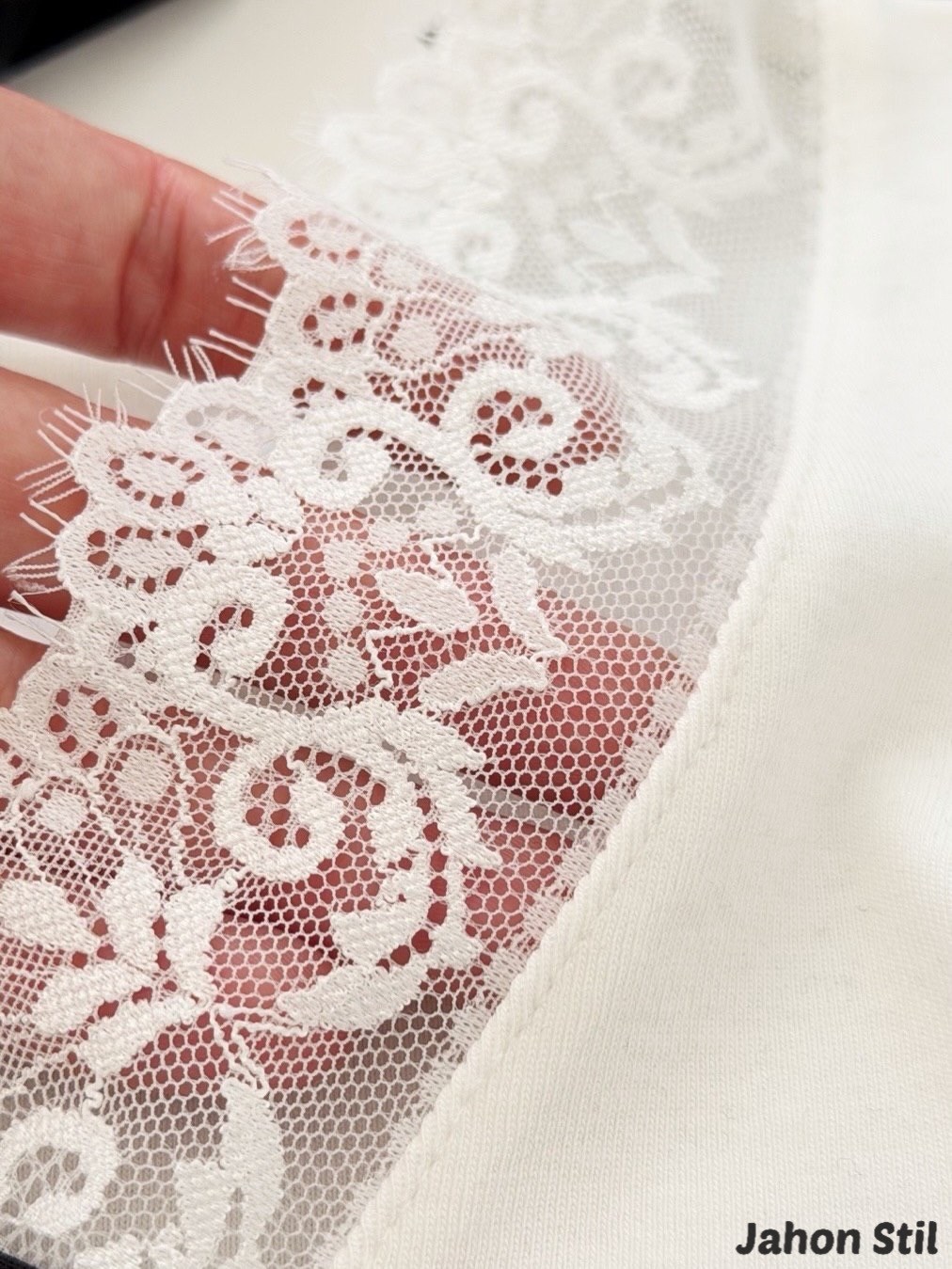 лонгслив pieces barbera черный,лонгслив с кружевом женский,джемпер женский кружевной,черный облегающий топ в рубчик с v-образным вырезом с кружевной отделкой,футболка с кружевной отделкой