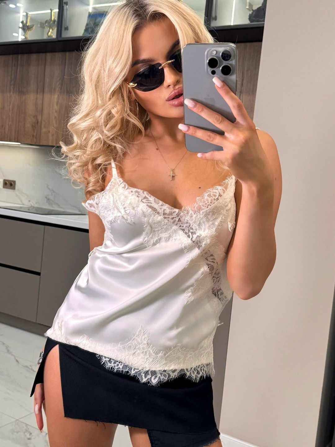 атласный топ с кружевом,атласная майка с кружевом,шелковый топ с кружевом,майка шелковая с кружевом,бельевой стиль кружево