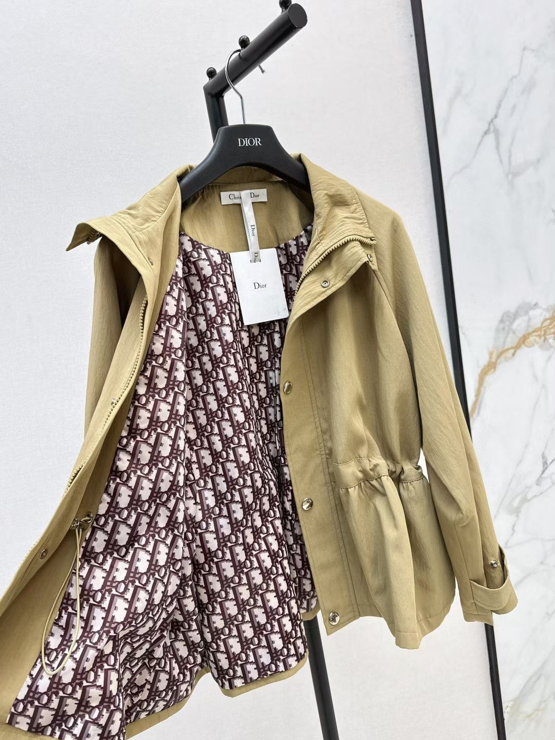 повседневная куртка,куртка модная,куртка,легкая куртка,женская куртка