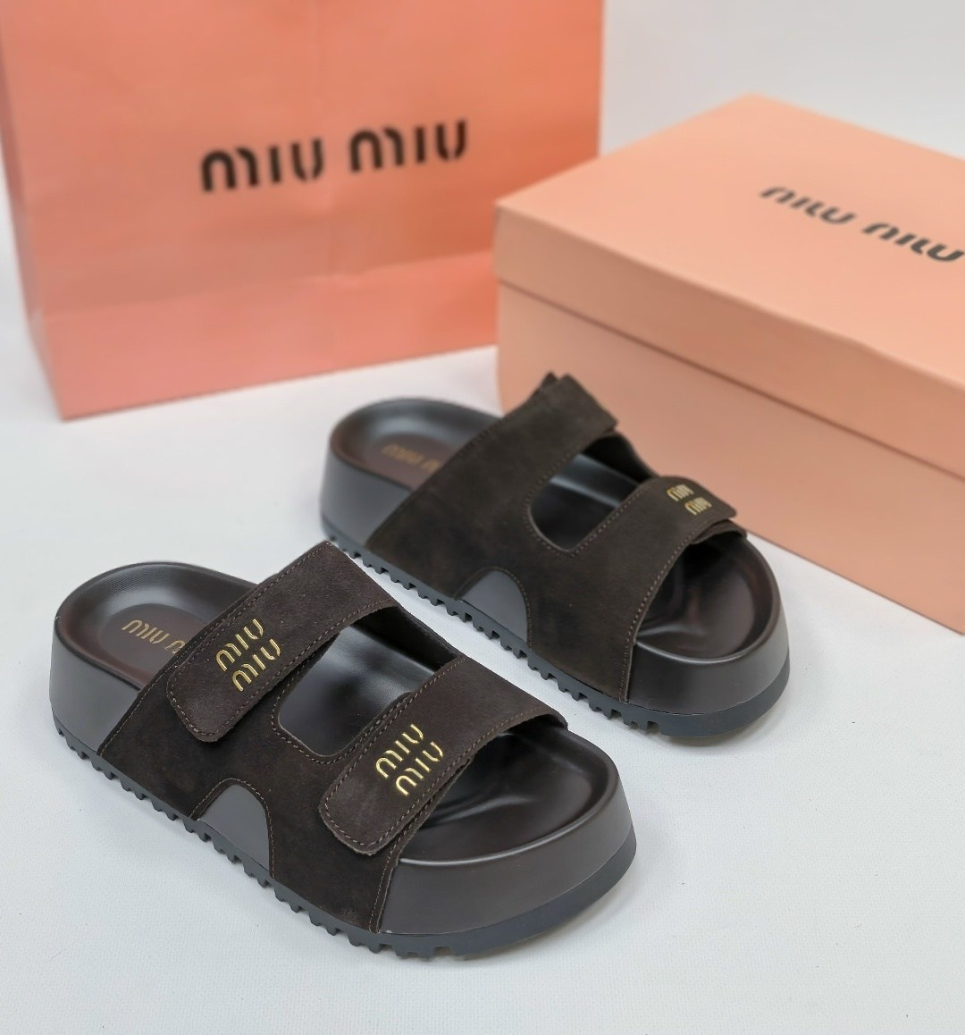 шлепки miu miu,шлёпанцы miu miu,шлепанцы коричневые miu miu,сандалии miu miu,кожаные шлепанцы miu miu