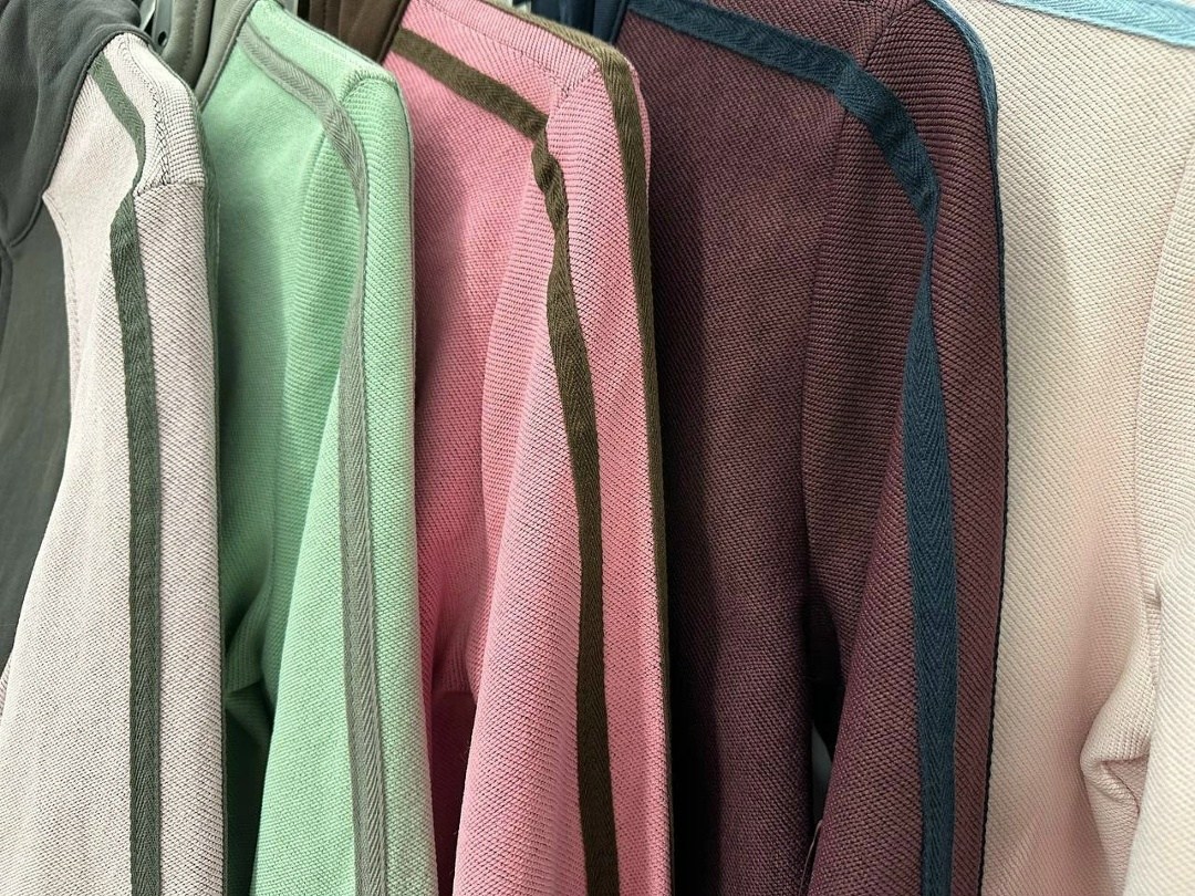 костюм спортивный женский,женский костюм,стильный спортивный костюм с необычным дизайном,костюм розовый,костюм спортивный