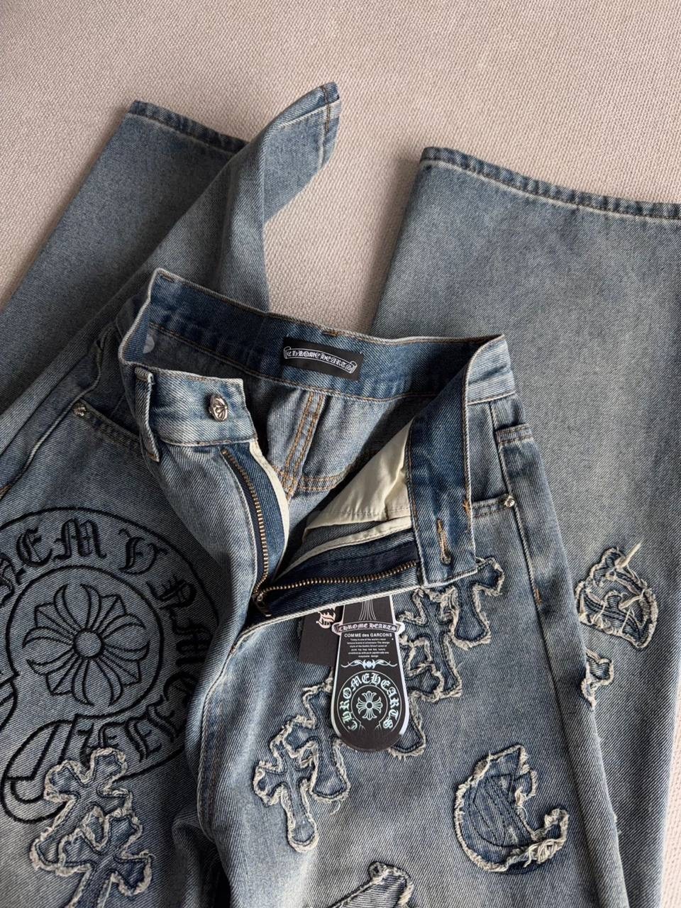 джинсовые брюки,модные джинсы,джинсы с вышивкой,женские джинсы,джинсы с узорами