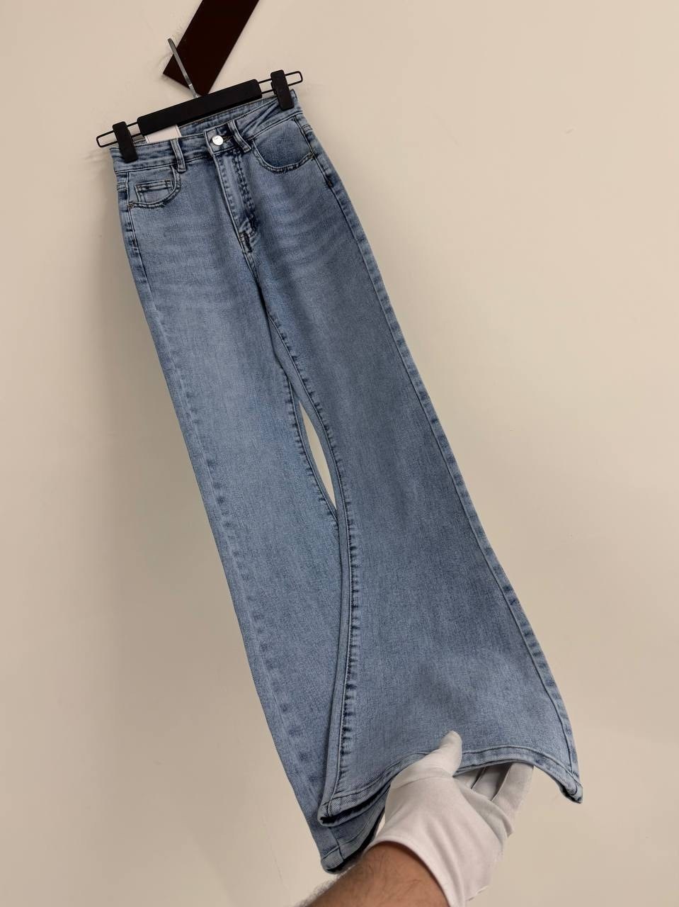 расклешенные джинсы,джинсы клеш женские,женские джинсы,джинсовые брюки,джинсы модные