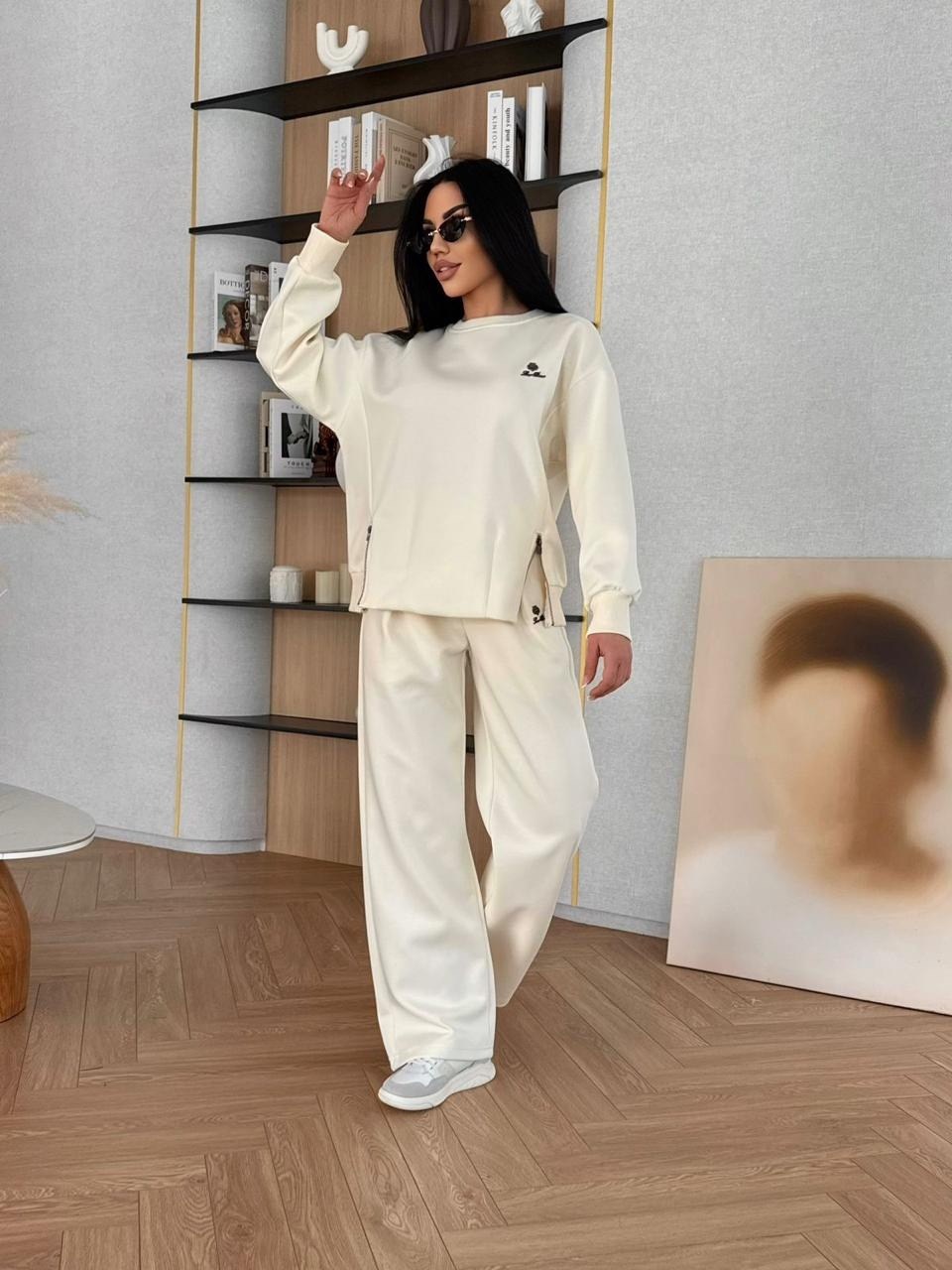 костюм бежевый,женский костюм,костюм молочный,спортивный костюм женский,спортивный костюм