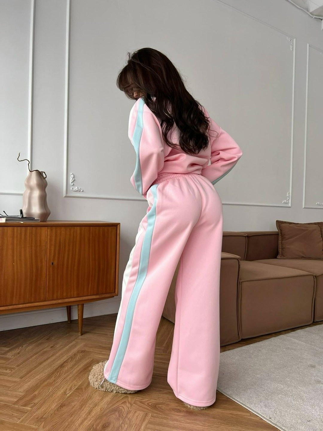 спортивный костюм,женский костюм,женский спортивный костюм,стильный спортивный костюм,костюм двойка