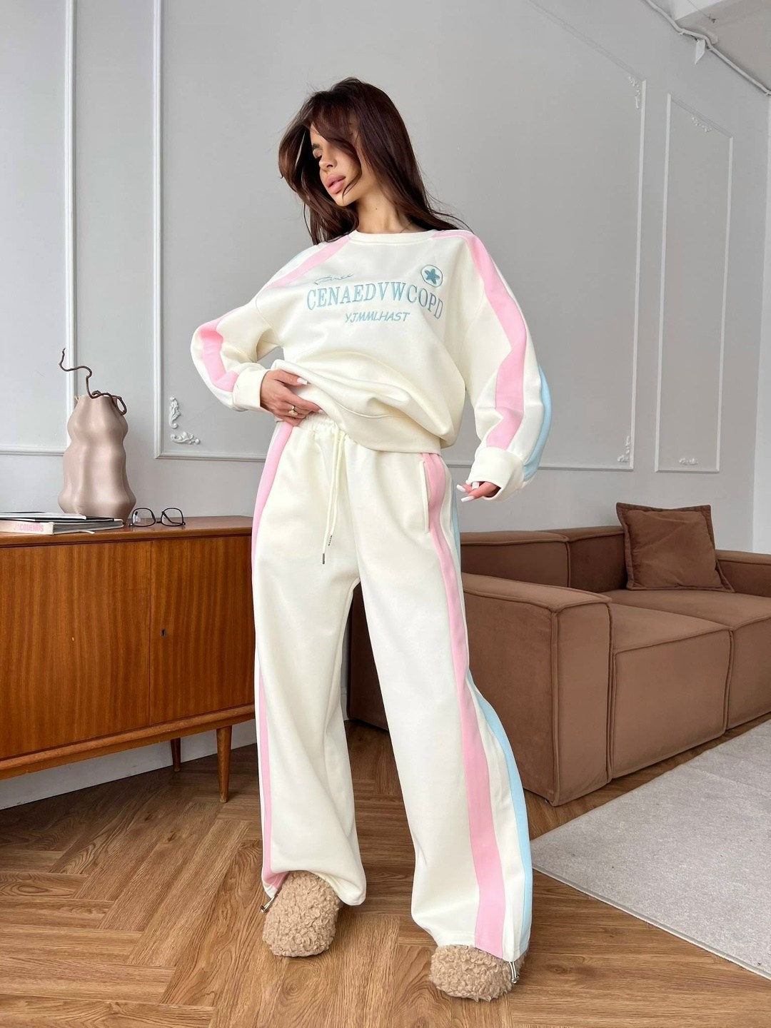 спортивный костюм,женский костюм,женский спортивный костюм,стильный спортивный костюм,костюм двойка