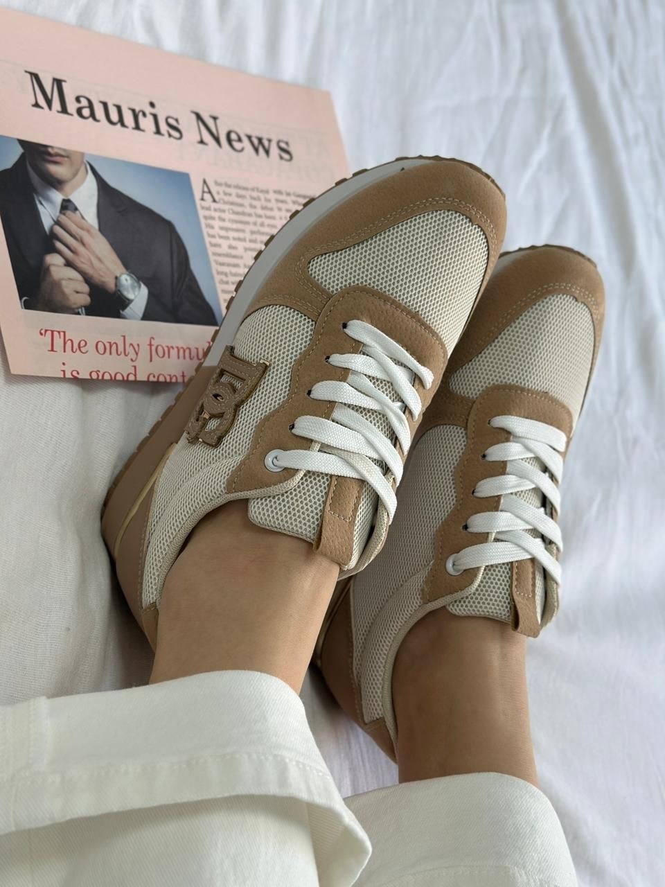 ,женские кроссовки,кроссовки для женщин,бежевые кроссовки,модные кроссовки