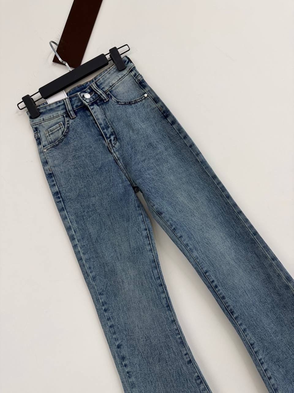 расклешенные джинсы,джинсы женские,джинсы женские клёш,джинсы стильные,джинсы клеш