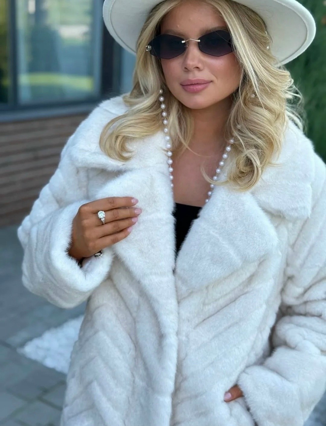 шуба короткая из экомеха под норку,шуба из эко меха,шуба короткая белая экомех yana furs,эко шуба под норку,шуба короткая