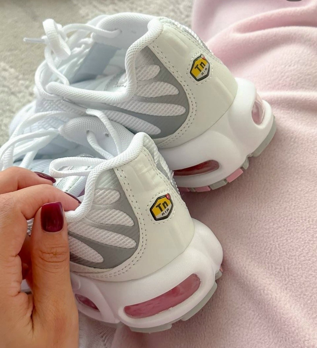 кроссовки спортивные air max tn plus nike,кроссовки летние спортивные nike air max tn plus,кроссовки спортивные air max plus nike,кроссовки женские air max tn plus nike,найк тн плюс air max plus tn wh