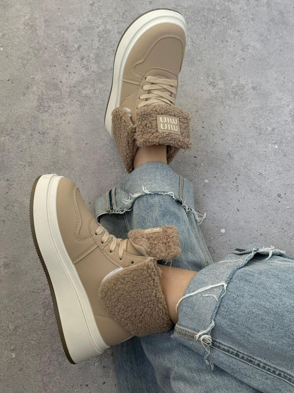 ,зимняя женская ,женские угги,кроссовки теплые,женская