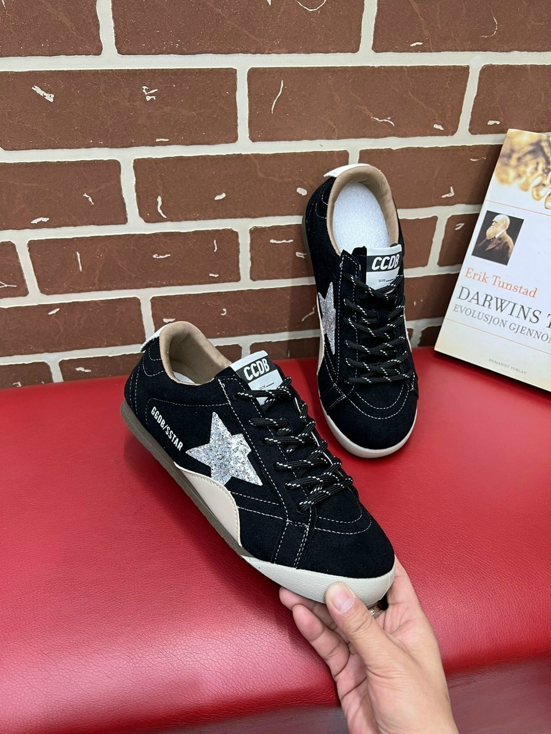 замшевые низкие кеды ballstar с аппликацией в виде звезд golden goose черный,замшевые кроссовки ball star golden goose черный,кеды golden goose,кроссовки golden goose,