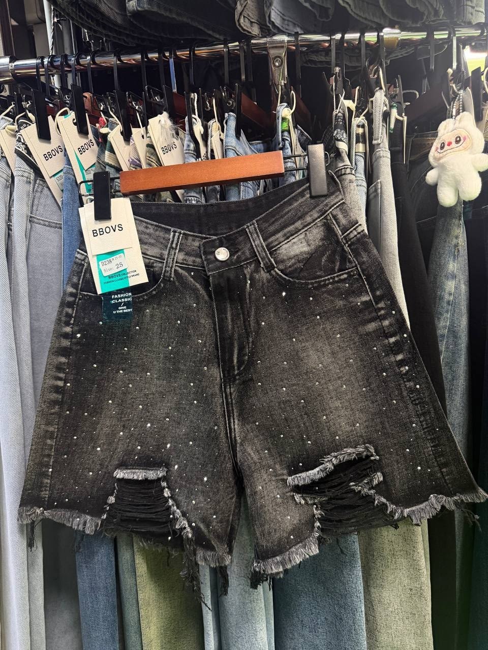женские джинсовые шорты,джинсовые шорты,женские шорты,джинсовые шорты со стразами,рваные джинсовые шорты