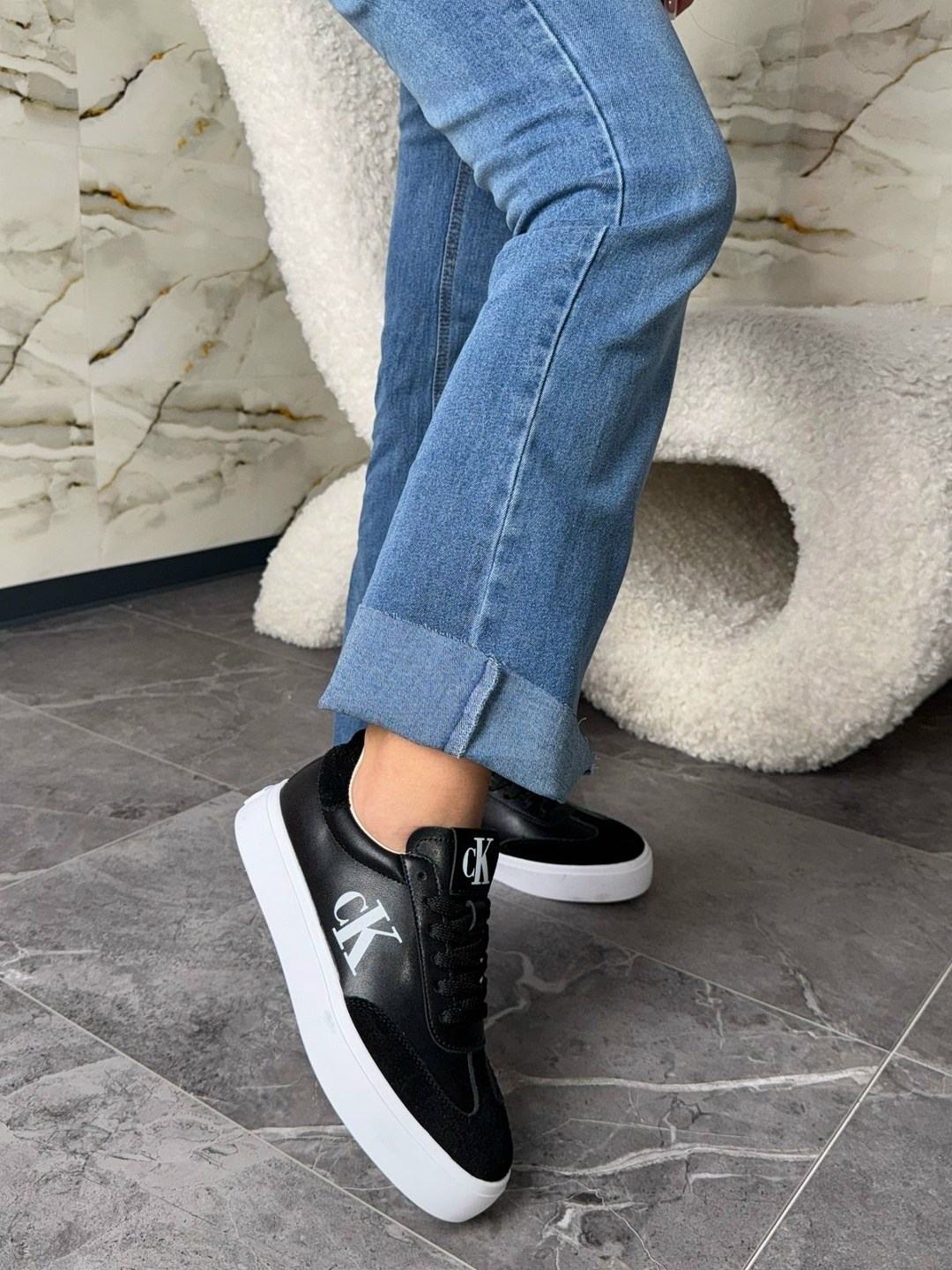 черные кеды с белой подошвой,,кеды чёрные на белой подошве topshoesby,кеды черные женские,мужские кроссовки черные из замши и белой подошвой