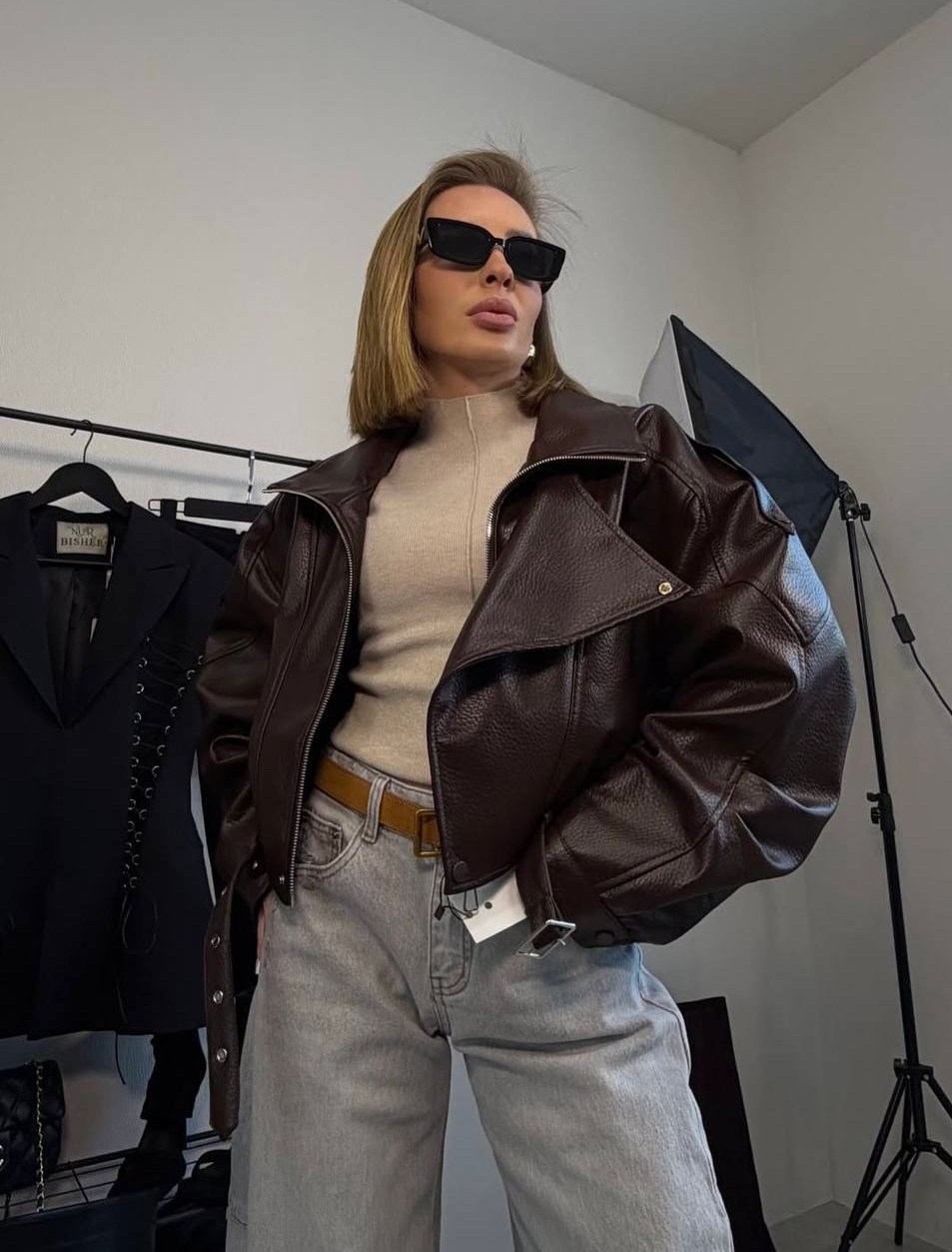 женская куртка кожаная оверсайз короткая okssana firsanova,кожаная куртка женская,куртка кожаная,модная кожаная куртка,женская куртка-бомбер из искусственной кожи